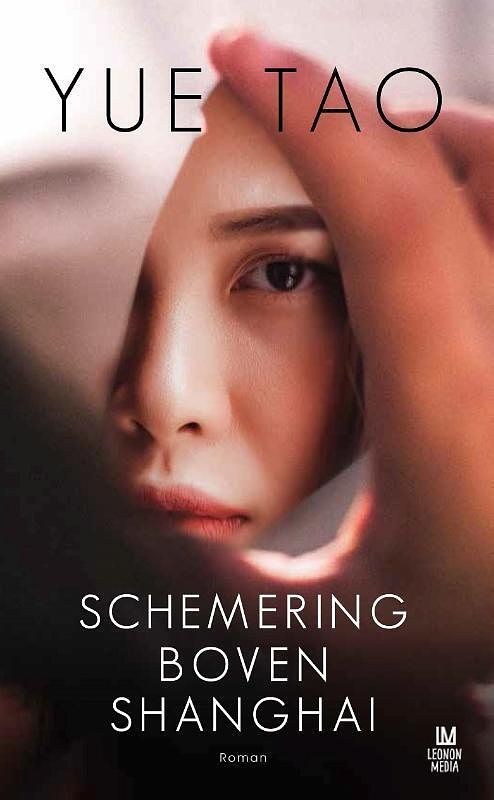 Foto van Schemering boven shanghai - tao yue - paperback (9789492618351)