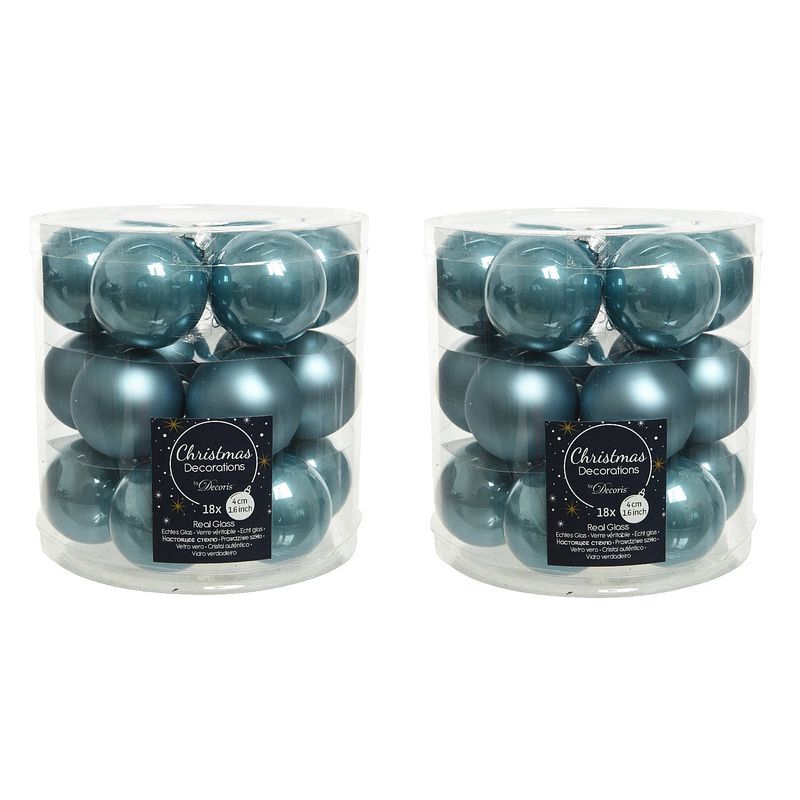 Foto van 36x stuks kleine glazen kerstballen ijsblauw (blue dawn) 4 cm mat/glans - kerstbal