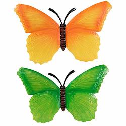 Foto van Set van 2x stuks tuindecoratie muur/wand/schutting vlinders van metaal in groen en oranje tinten 40 x 25 cm