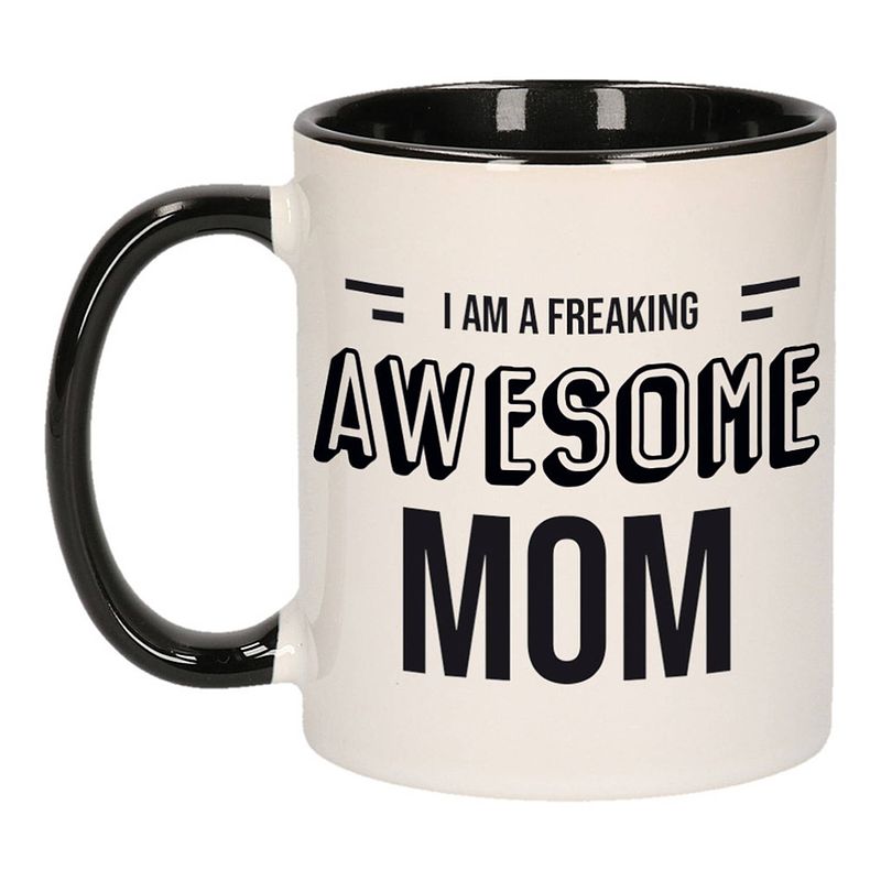 Foto van Moeder cadeau mok / beker zwart i am a freaking awesome mom - feest mokken