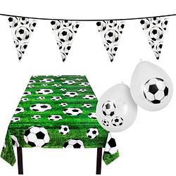 Foto van Voetbal versiering feestpakket - tafelkleed 120 x 180 cm - vlaggenlijn 10 m - 12x ballonnen - feesttafelkleden