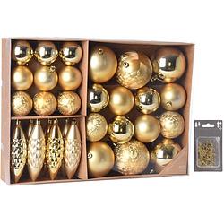 Foto van Kerstballen/ornamenten pakket 31x gouden kunststof mix incl. 50x ophanghaakjes - kerstbal