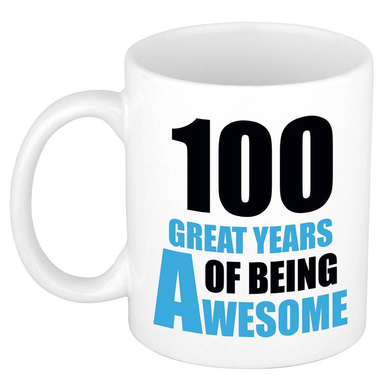 Foto van 100 great years of being awesome cadeau mok / beker wit en blauw - feest mokken