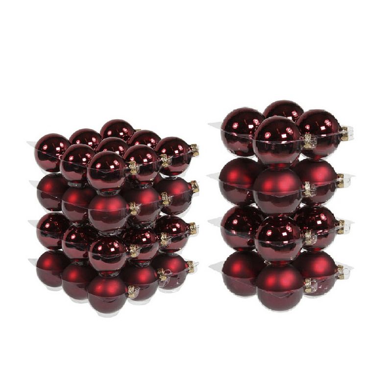 Foto van 52x stuks glazen kerstballen bordeaux rood 6 en 8 cm mat/glans - kerstbal