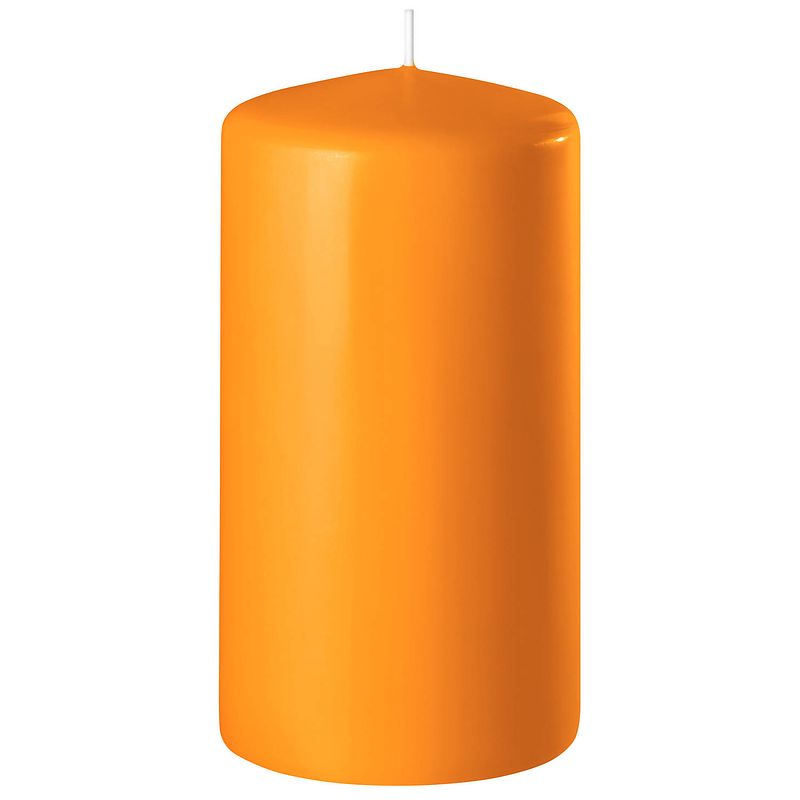Foto van 1x oranje cilinderkaars/stompkaars 6 x 15 cm 58 branduren - stompkaarsen