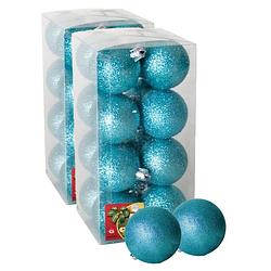 Foto van 32x stuks kerstballen ijsblauw glitters kunststof 5 cm - kerstbal