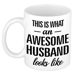 Foto van Awesome husband / echtgenoot cadeau mok / beker 300 ml - feest mokken