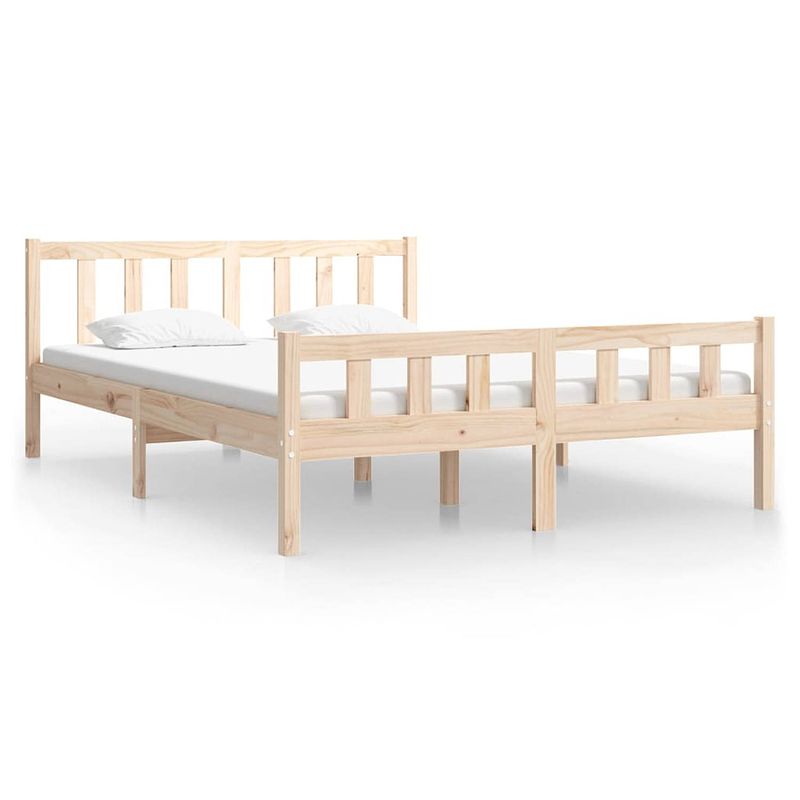 Foto van The living store bedframe grenenhout - klassiek design - 195.5 x 145.5 x 69.5 cm - geschikt voor 140 x 190 cm matras