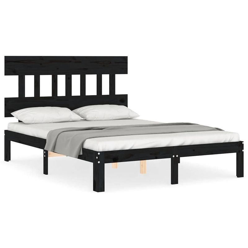 Foto van The living store bedframe - massief grenenhout - 193.5 x 138.5 x 81 cm - zwart