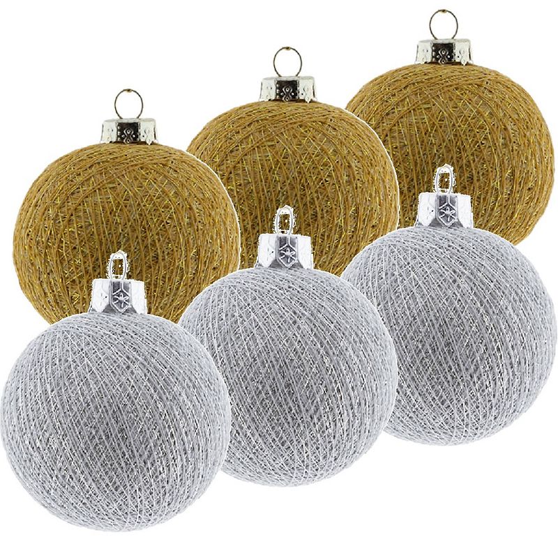 Foto van 6x goud/zilveren cotton balls kerstballen decoratie 6,5 cm - kerstbal