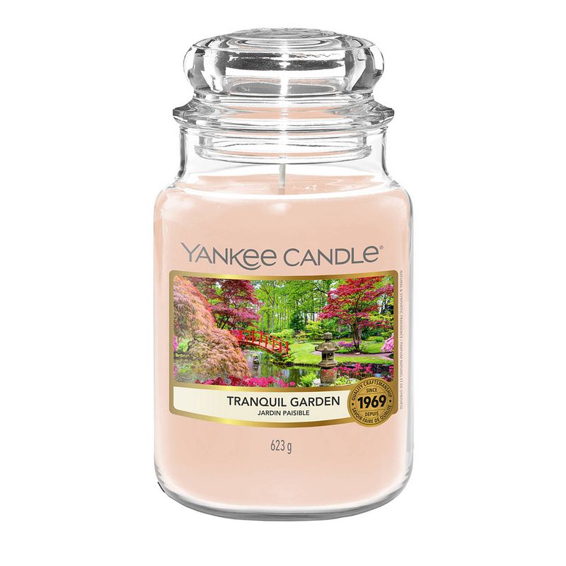 Foto van Yankee candle geurkaars large tranquil garden - 17 cm / ø 11 cm