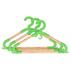 Foto van Storage solutions kledinghangers voor kinderen - 3x - kunststof/hout - groen - sterke kwaliteit - kledinghangers