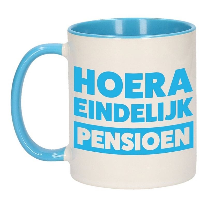 Foto van Pensioen mok / beker blauw hoera eindelijk met pensioen 300 ml - feest mokken