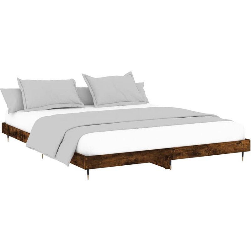 Foto van The living store bedframe - gerookt eiken - multiplex lattenbodem - 203 x 143 x 20 cm - duurzaam hout en stabiele