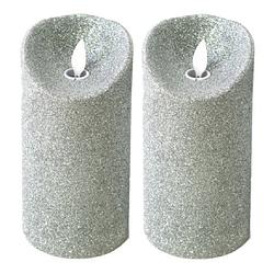 Foto van Gerim led kaars/stompkaars - 2x - zilver - h15 cm - glitters - led kaarsen