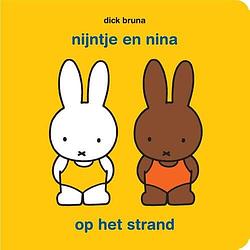 Foto van Nijntje en nina op het strand - dick bruna - kartonboekje;kartonboekje (9789056478728)