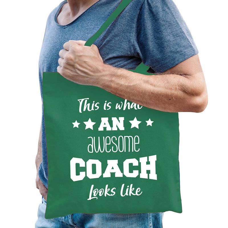 Foto van Bellatio decorations cadeau tas coach - katoen - groen - this is what an awesome coach looks like - feest boodschappenta