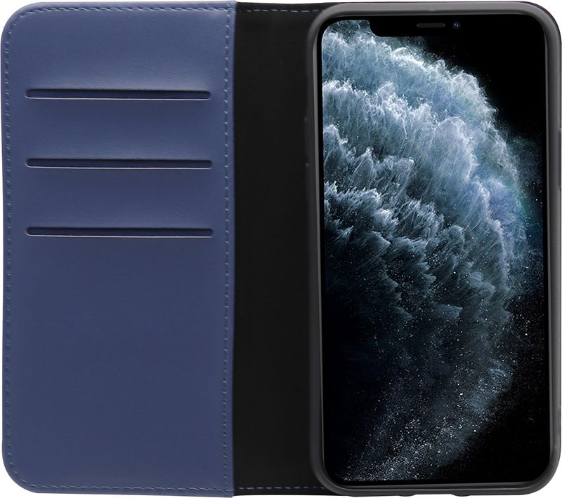 Foto van Bluebuilt apple iphone 11 pro book case blauw