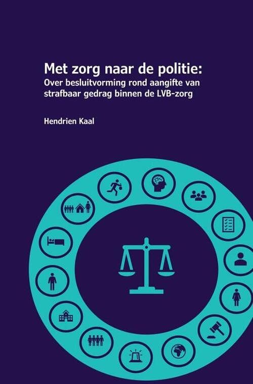 Foto van Met zorg naar de politie - hendrien kaal - paperback (9789402192025)