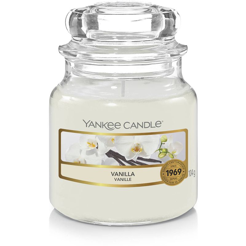 Foto van Yankee candle geurkaars small vanilla - 9 cm / ø 6 cm