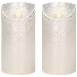Foto van 2x zilveren led kaarsen / stompkaarsen met bewegende vlam 15 cm - led kaarsen