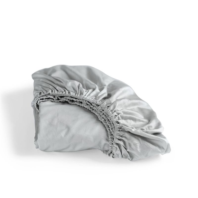 Foto van Cinderella sundays - hoeslaken (tot 25 cm) - satijn - 70x200 cm - light grey