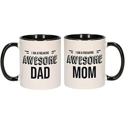 Foto van Freaking awesome dad en mom mok - cadeau beker set voor papa en mama - feest mokken