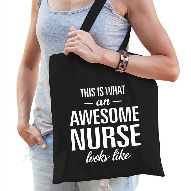 Foto van Awesome nurse / zuster cadeau tas zwart voor dames - feest boodschappentassen