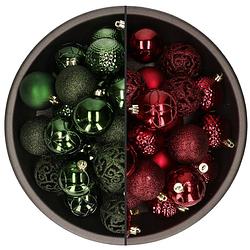 Foto van 74x stuks kunststof kerstballen mix van donkerrood en donkergroen 6 cm - kerstbal