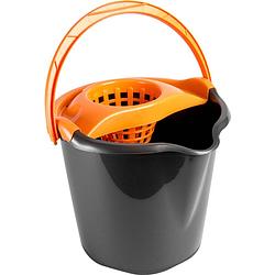 Foto van 1x huishoudemmers met dweil houder 13,5 liter zwart/oranje 32 x 30 cm - emmers