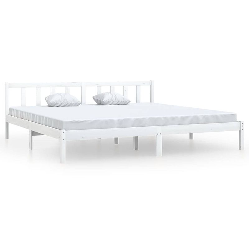 Foto van The living store bedframe - grenenhout - 205.5 x 205.5 x 69.5 cm - geschikt voor matras van 200x200 cm