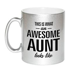 Foto van Awesome aunt /tante zilveren cadeau mok / beker 330 ml - feest mokken