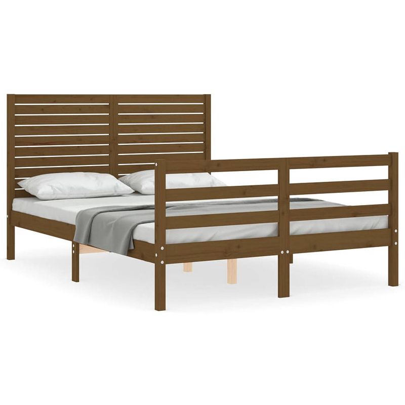 Foto van The living store grenenhouten bedframe - massief grenenhout - 205.5 x 125.5 x 100 cm - honingbruin