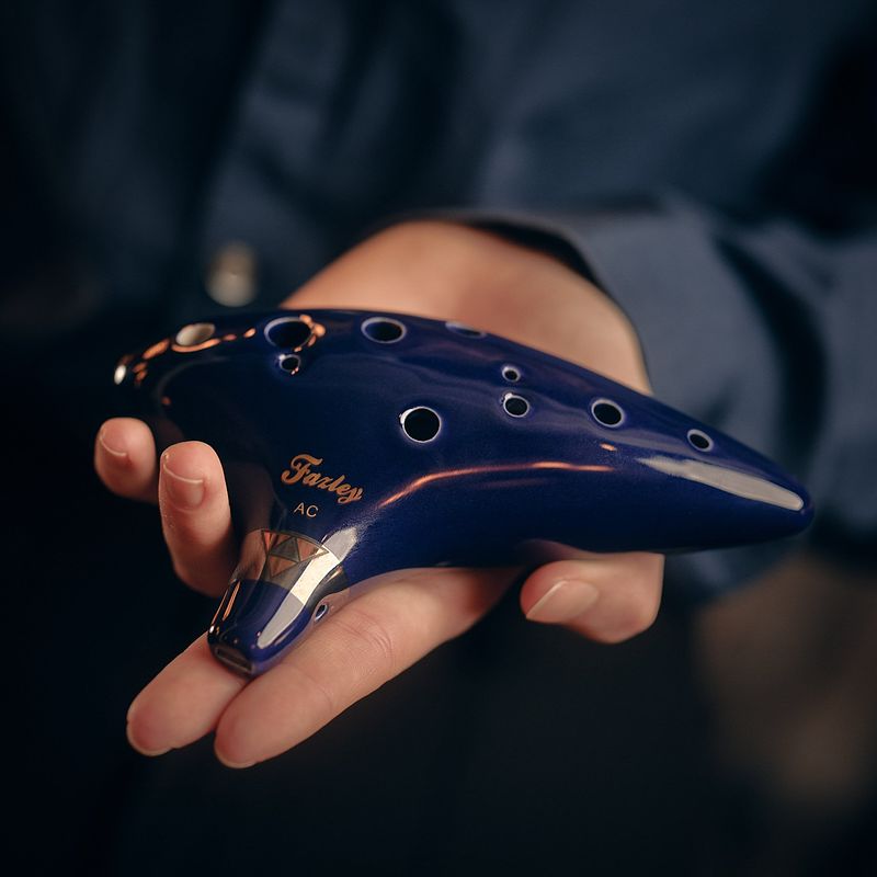 Foto van Fazley legend ocarina 9cac12rb royal blue alt ocarina in c majeur met 12 vingergaten