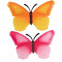 Foto van Set van 2x stuks tuindecoratie muur/wand/schutting vlinders van metaal in roze en oranje tinten 40 x 25 cm