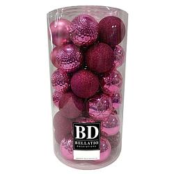 Foto van 37x stuks kunststof kerstballen fuchsia roze 6 cm inclusief kerstbalhaakjes - kerstbal