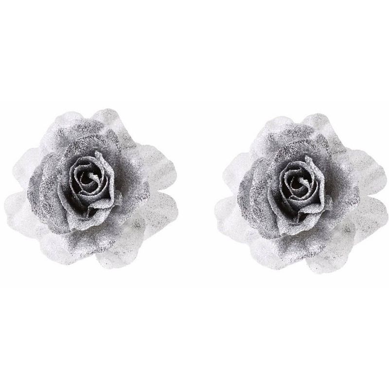 Foto van 2x kerstversieringen kerstbloemen zilver/wit op clip - kersthangers