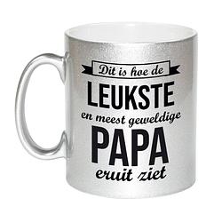 Foto van Zilveren leukste en meest geweldige papa cadeau koffiemok / theebeker 330 ml - feest mokken
