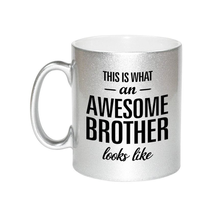 Foto van Awesome brother cadeau mok / beker voor broer zilver 330 ml - feest mokken