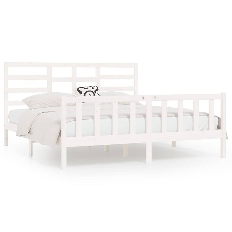 Foto van The living store bedframe grenenhout - wit - 205.5 x 186 x 104 cm - incl - lattenbodem