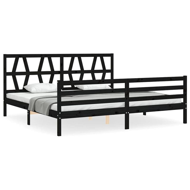 Foto van The living store bed the living store massief grenenhouten bedframe - 205.5 x 205.5 x 100 cm - zwart