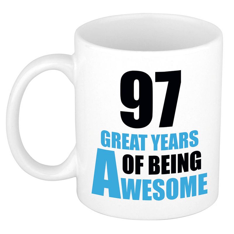 Foto van 97 great years of being awesome cadeau mok / beker wit en blauw - feest mokken