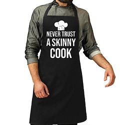 Foto van Never trust a skinny cook barbecue / keuken schort zwart voor heren - feestschorten