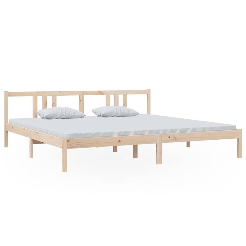 Foto van The living store houten bedframe - 205.5 x 205.5 x 69.5 cm - massief grenenhout - stabiel en comfortabel