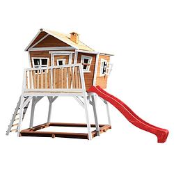 Foto van Axi max speelhuis op palen, zandbak & rode glijbaan speelhuisje voor de tuin / buiten in bruin & wit van fsc hout