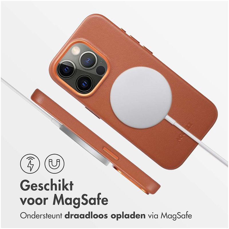 Foto van Accezz magsafe leather backcover iphone 15 pro telefoonhoesje bruin