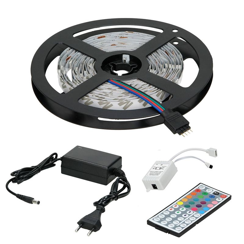 Foto van Led strip strip smd 5050 rgb 5m met afstandsbediening 44t voeding 2a 30 led/m waterdicht