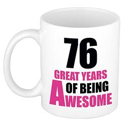 Foto van 76 great years of being awesome cadeau mok / beker wit en roze - feest mokken