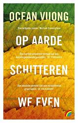 Foto van Op aarde schitteren we even - ocean vuong - paperback (9789041714640)