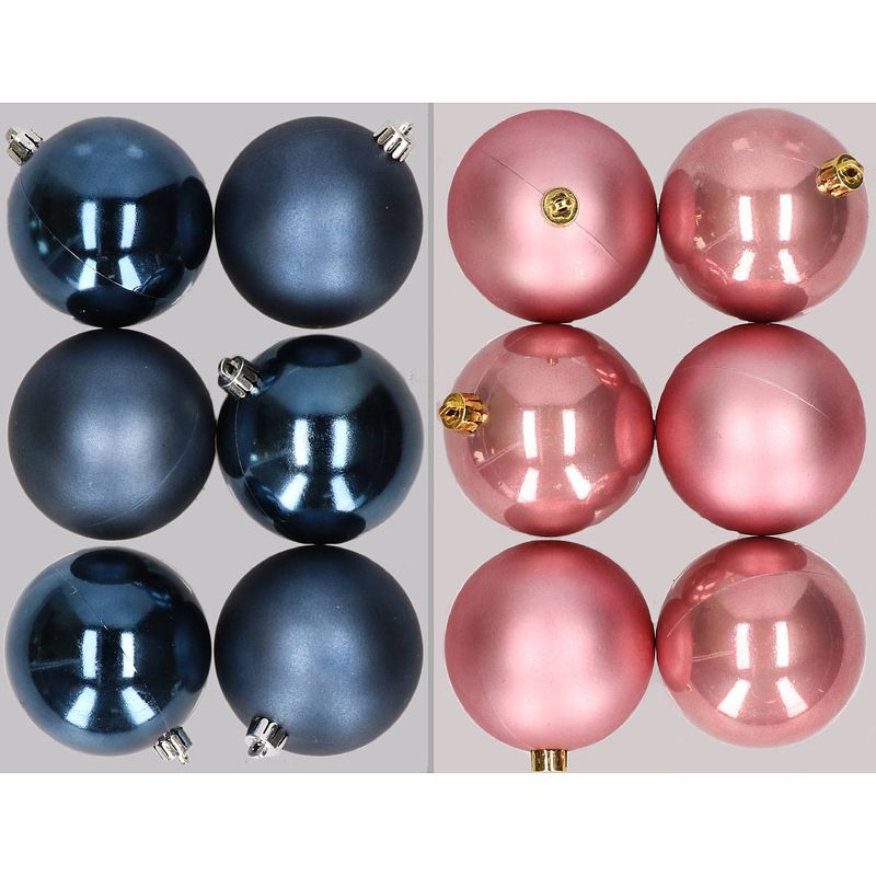 Foto van 12x stuks kunststof kerstballen mix van donkerblauw en oudroze 8 cm - kerstbal